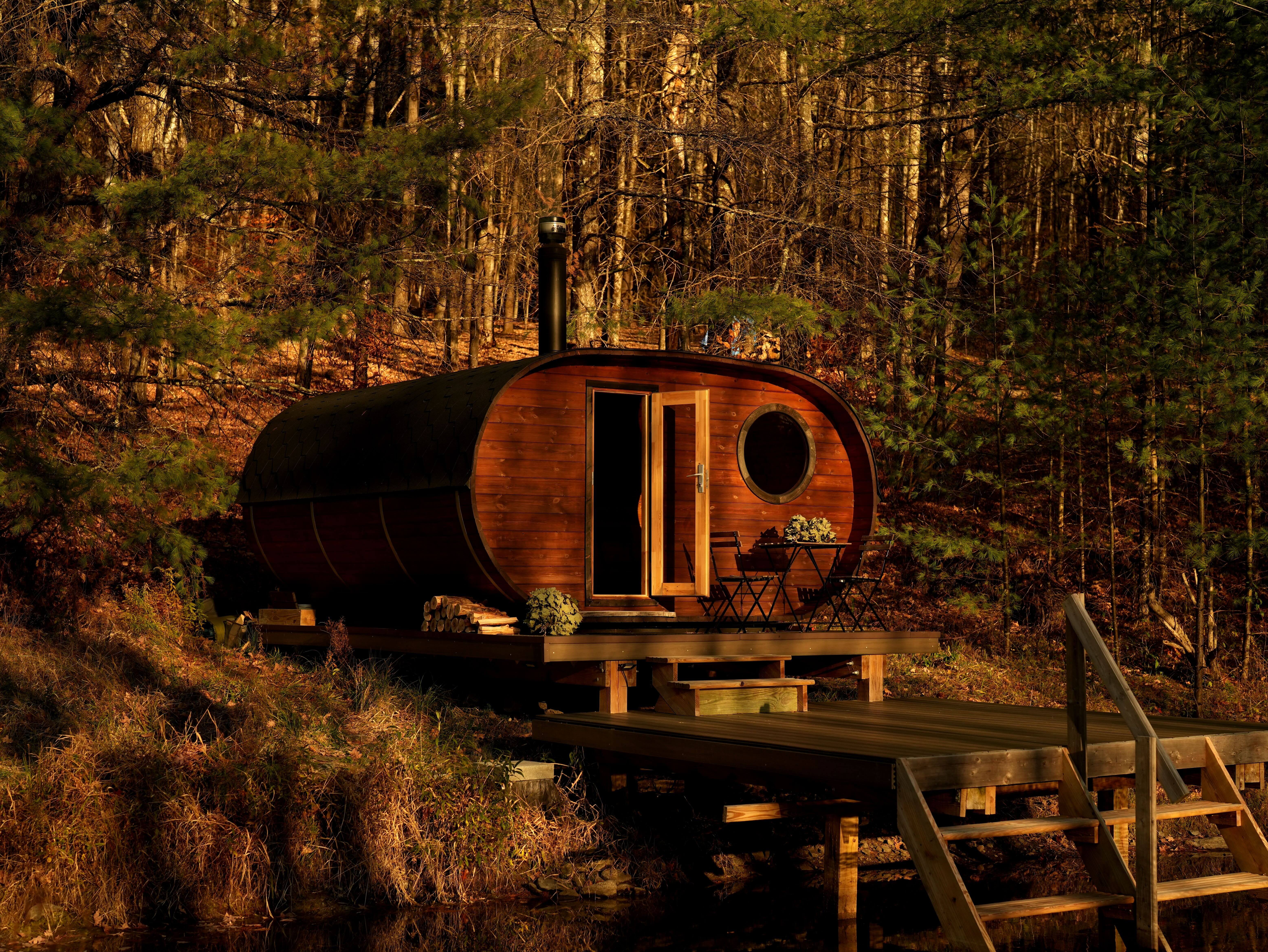 Sauna experience with cold plunge